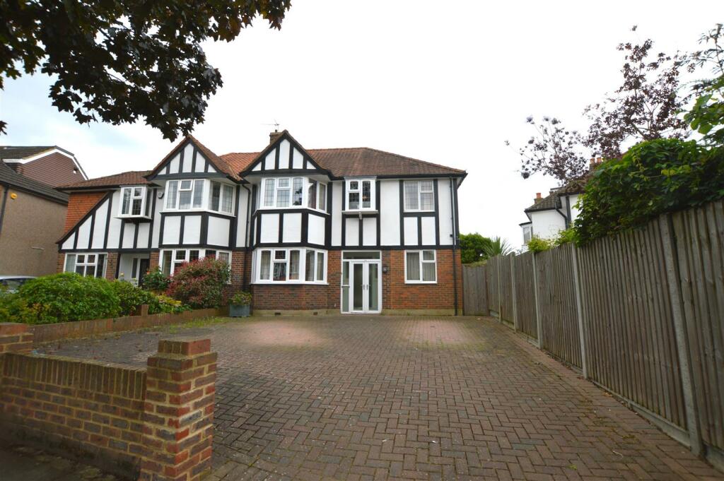 5 bedroom semidetached house for sale in Redway Drive, Whitton, TW2