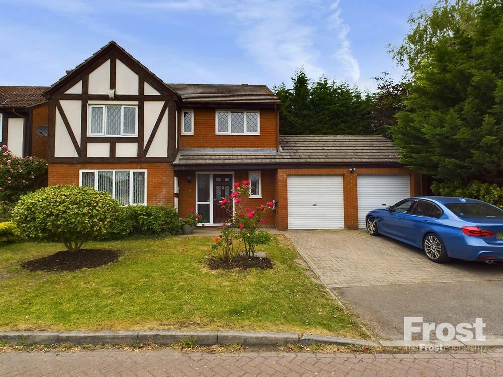 4 bedroom detached house for sale in Blackett Close, Stainesupon