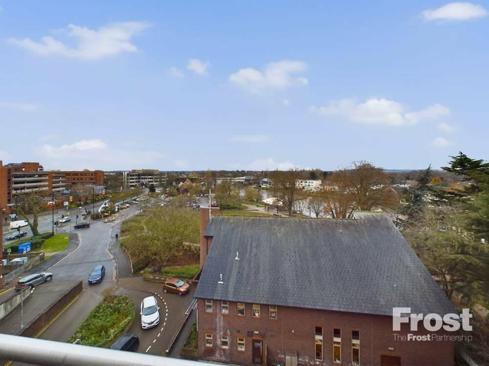 2 bedroom apartment for sale in Thames Street, StainesuponThames