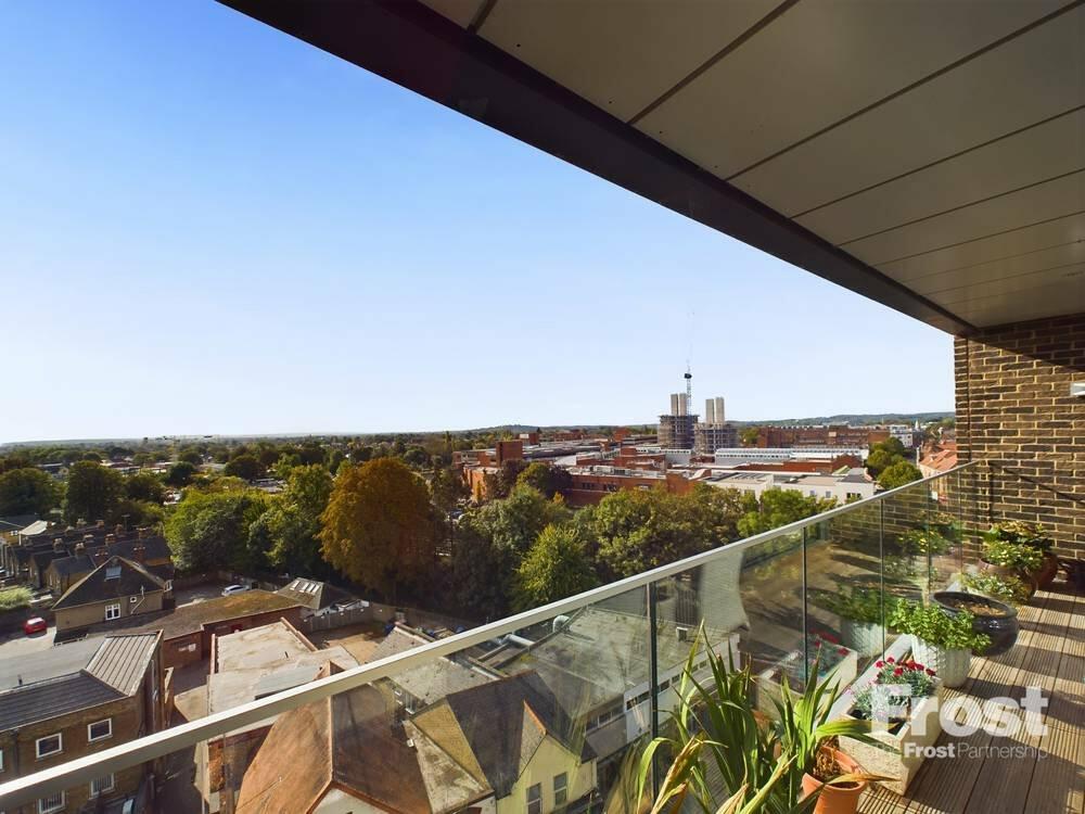 2 bedroom apartment for sale in High Street, StainesuponThames