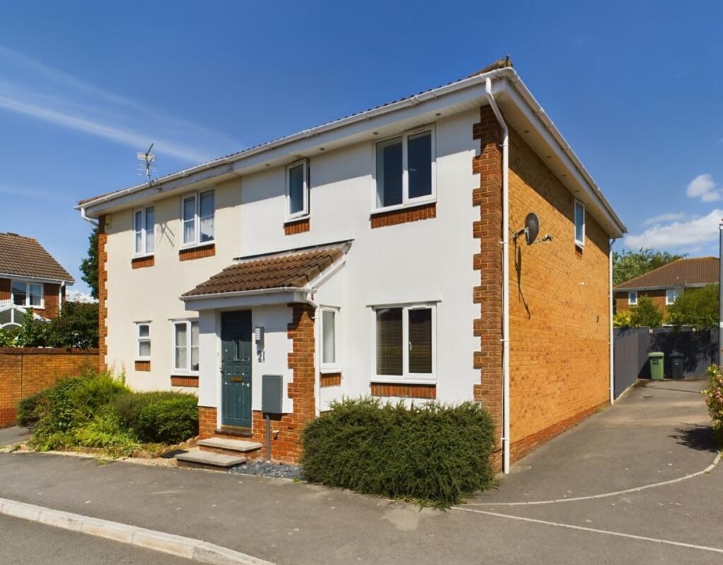 3 bedroom semidetached house for sale in St Saviours Rise, Frampton