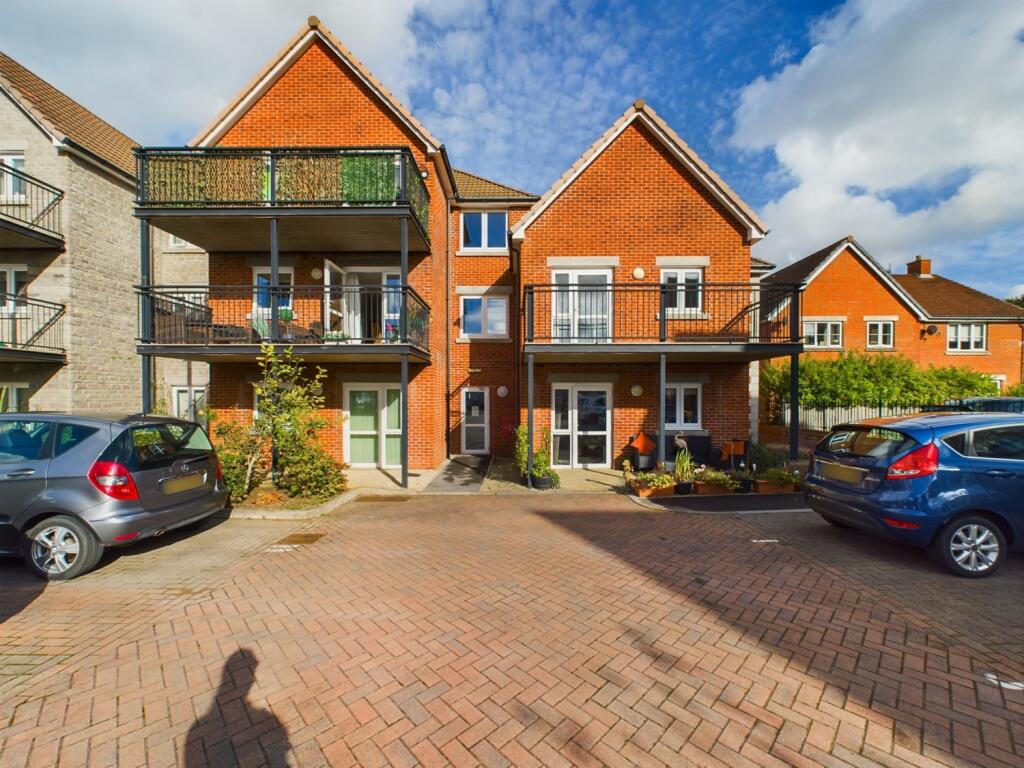 1 bedroom retirement property for sale in Coopers Court, Yate, BS37 , BS37