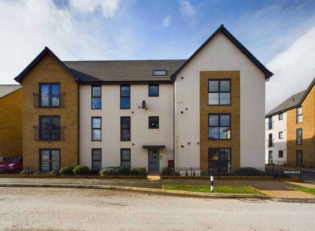 2 bedroom ground floor flat for sale in Clark Drive, Yate, Bristol, BS37