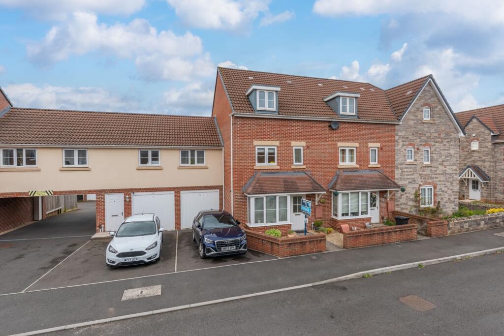 4 bedroom semidetached house for sale in Dingley Lane, Yate, Bristol, BS37