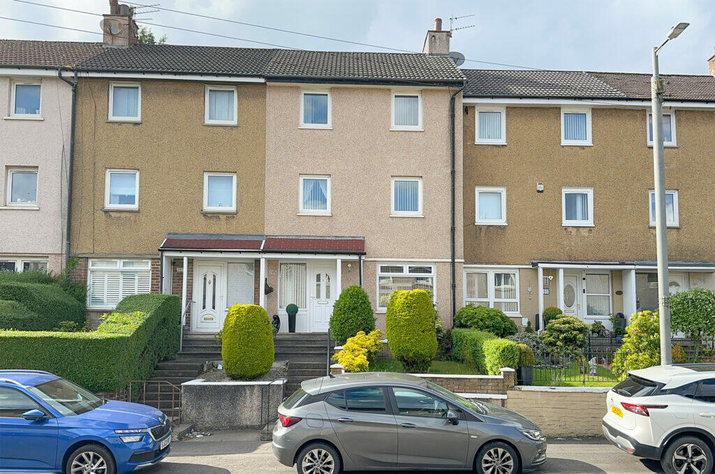 4 bedroom terraced house for sale in Drumchapel Road, Glasgow, G15