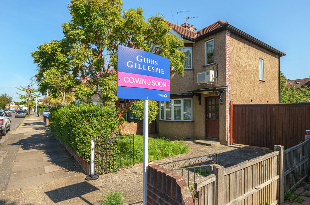2 bedroom end of terrace house for sale in Ashburton Road, Ruislip
