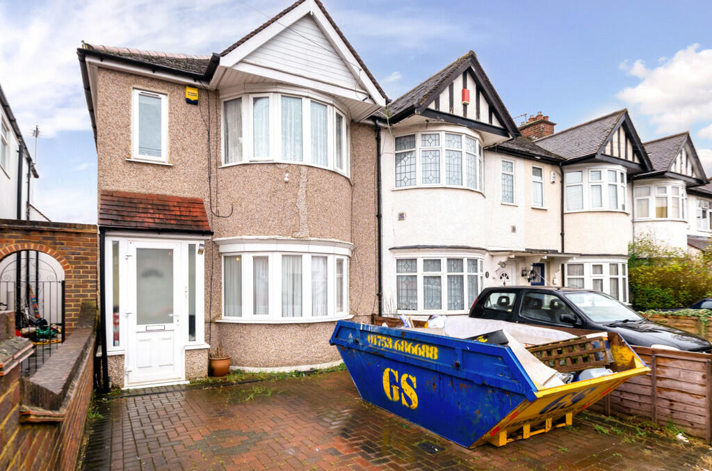 3 bedroom end of terrace house for sale in Whitby Road, Ruislip