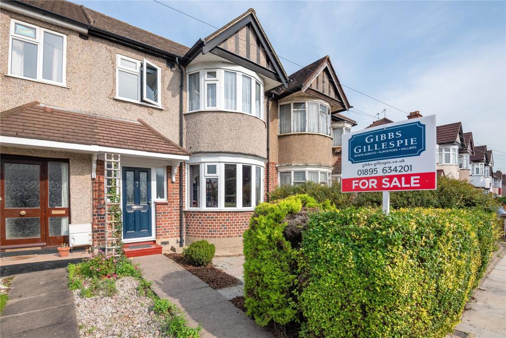 3 bedroom terraced house for sale in Victoria Road, Ruislip, HA4