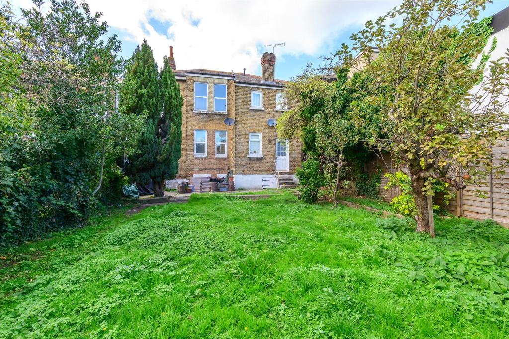 2 bedroom flat for sale in Mayow Road, London, SE26