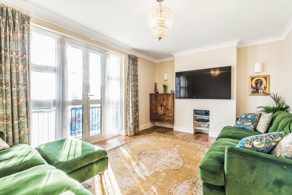 3 bedroom flat for sale in Wingham House, Sydenham Avenue, London, SE26