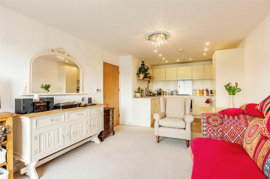 2 bedroom flat for sale in Newfoundland Way, Portishead, Bristol