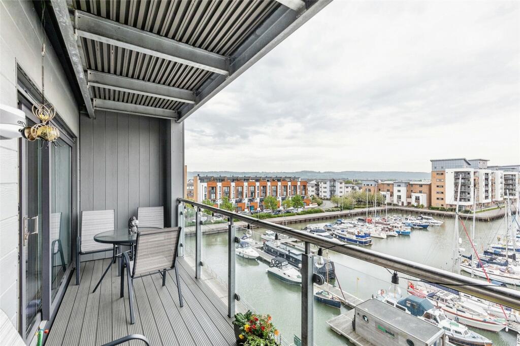 2 bedroom flat for sale in Newfoundland Way, Portishead, Bristol