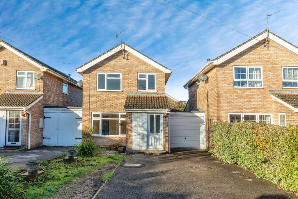 Main image of property: Cotswold Close, Portishead, Bristol, Somerset, BS20