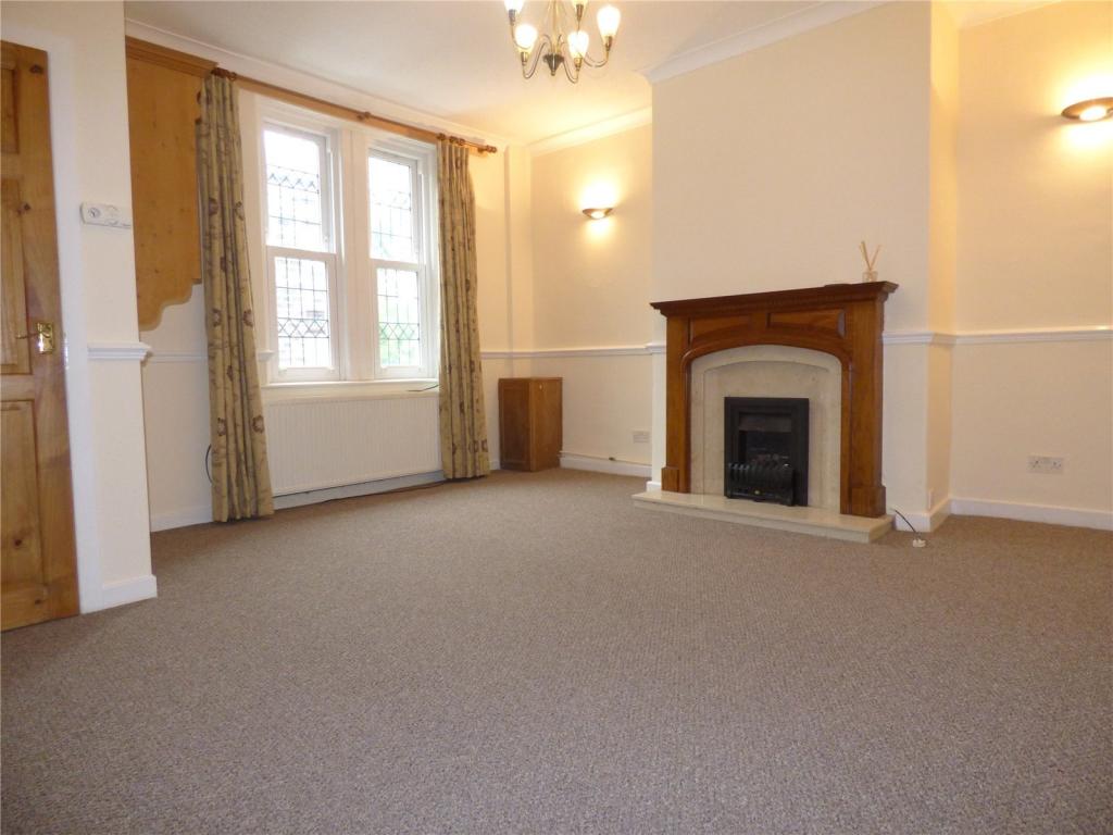 3 bedroom end of terrace house for sale in Lee Street, Uppermill, OL3