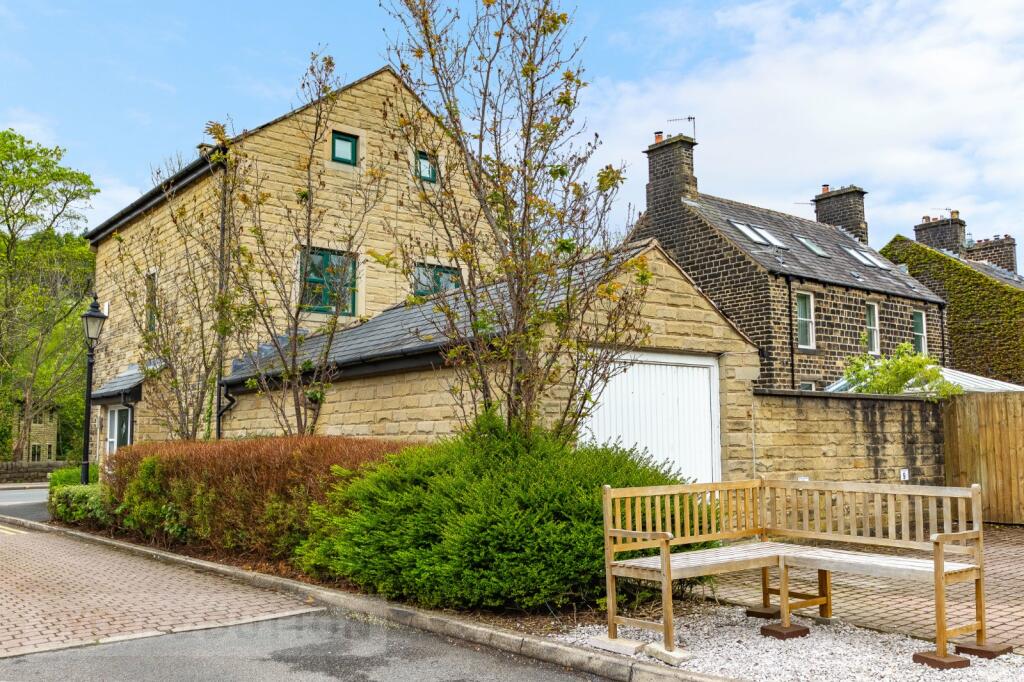 4 bedroom detached house for sale in High Street, Uppermill