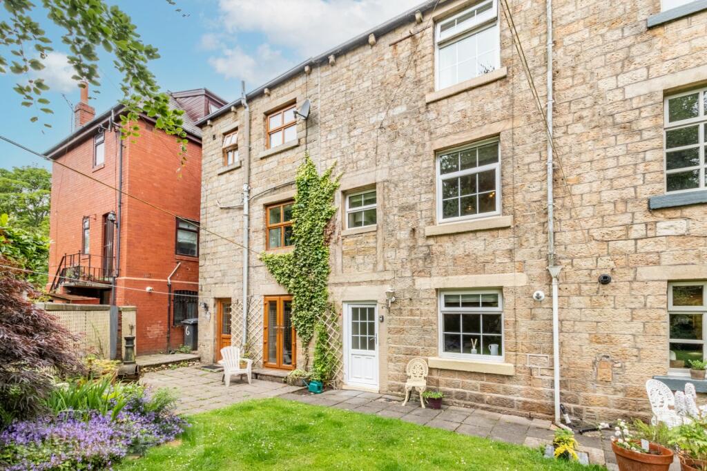 2 bedroom terraced house for sale in High Street, Uppermill