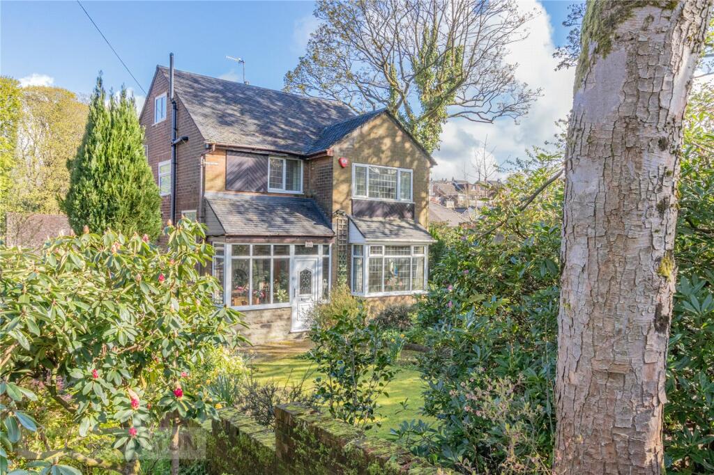 4 bedroom detached house for sale in Church Road, Uppermill