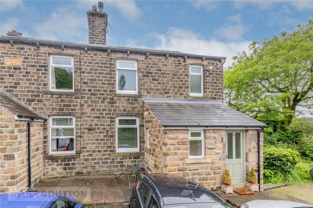3 bedroom end of terrace house for sale in Saddleworth Fold, Uppermill