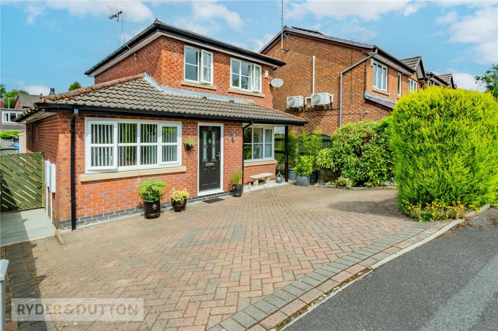 3 bedroom detached house for sale in Hillspring Road, Springhead