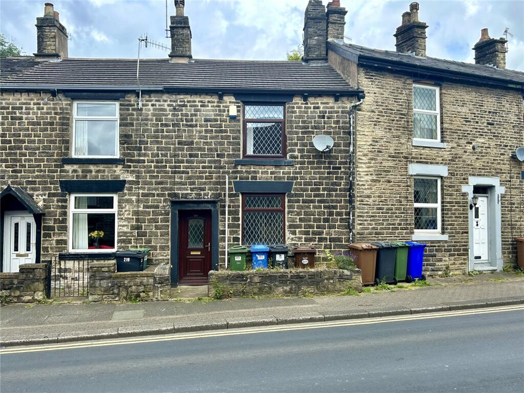 2 bedroom terraced house for sale in Stockport Road, Mossley, OL5