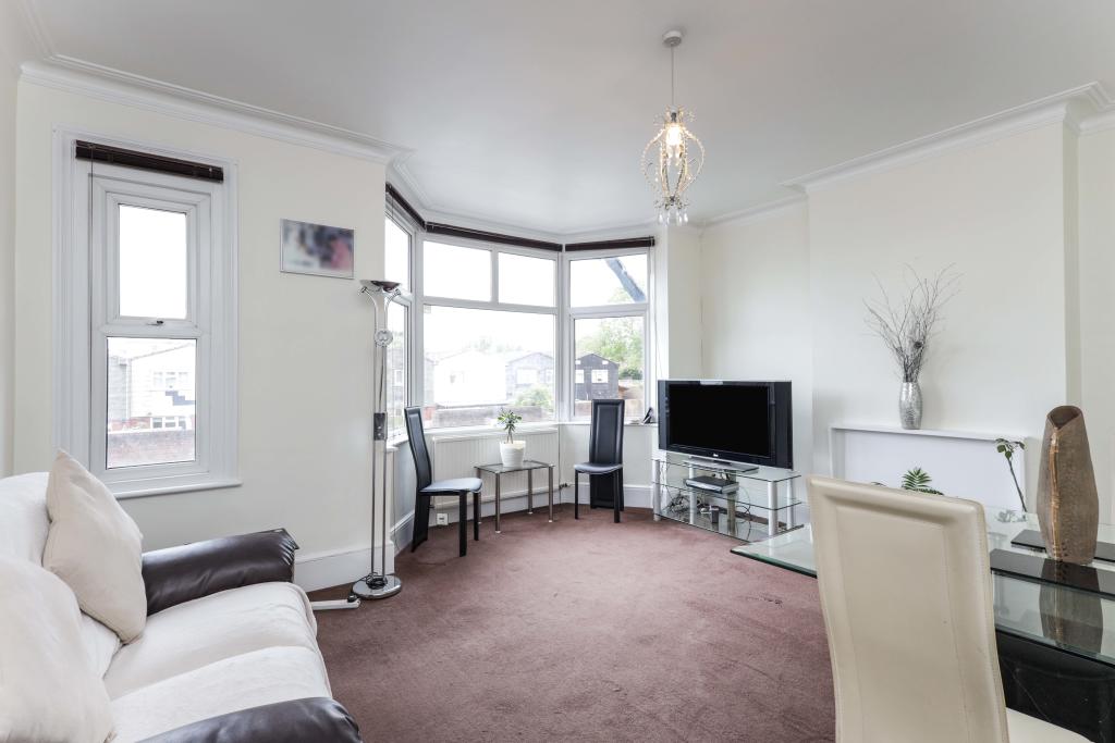 2 bedroom for sale in Pinner Hill Road, Pinner, Middlesex, HA5