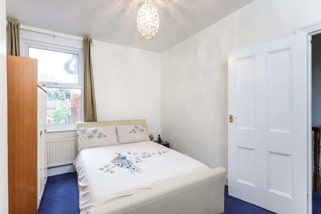 2 bedroom for sale in Pinner Hill Road, Pinner, Middlesex, HA5