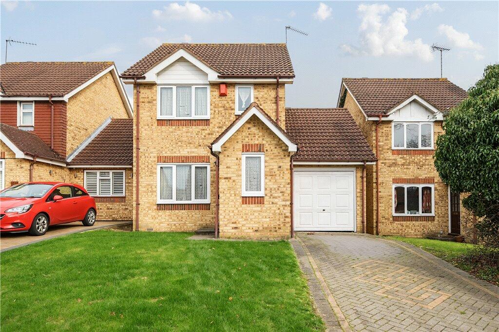 3 bedroom detached house for sale in Tolcarne Drive, Pinner, Middlesex, HA5