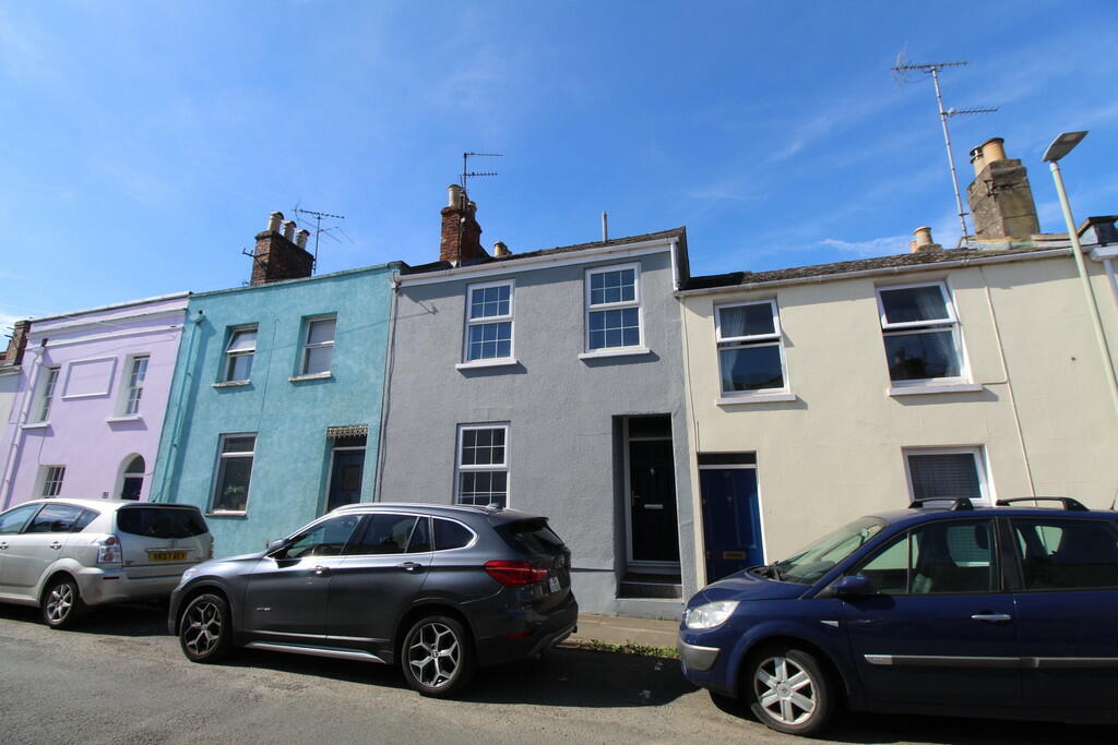 2 bedroom terraced house for sale in Fairview, Cheltenham, GL52