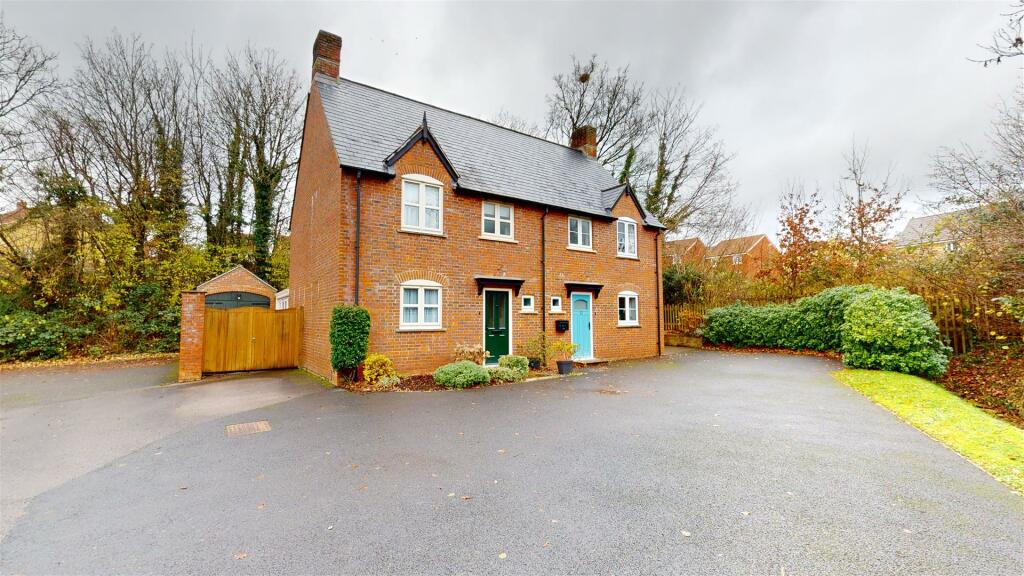 3 bedroom semidetached house for sale in Bluebell Rise, Midsomer