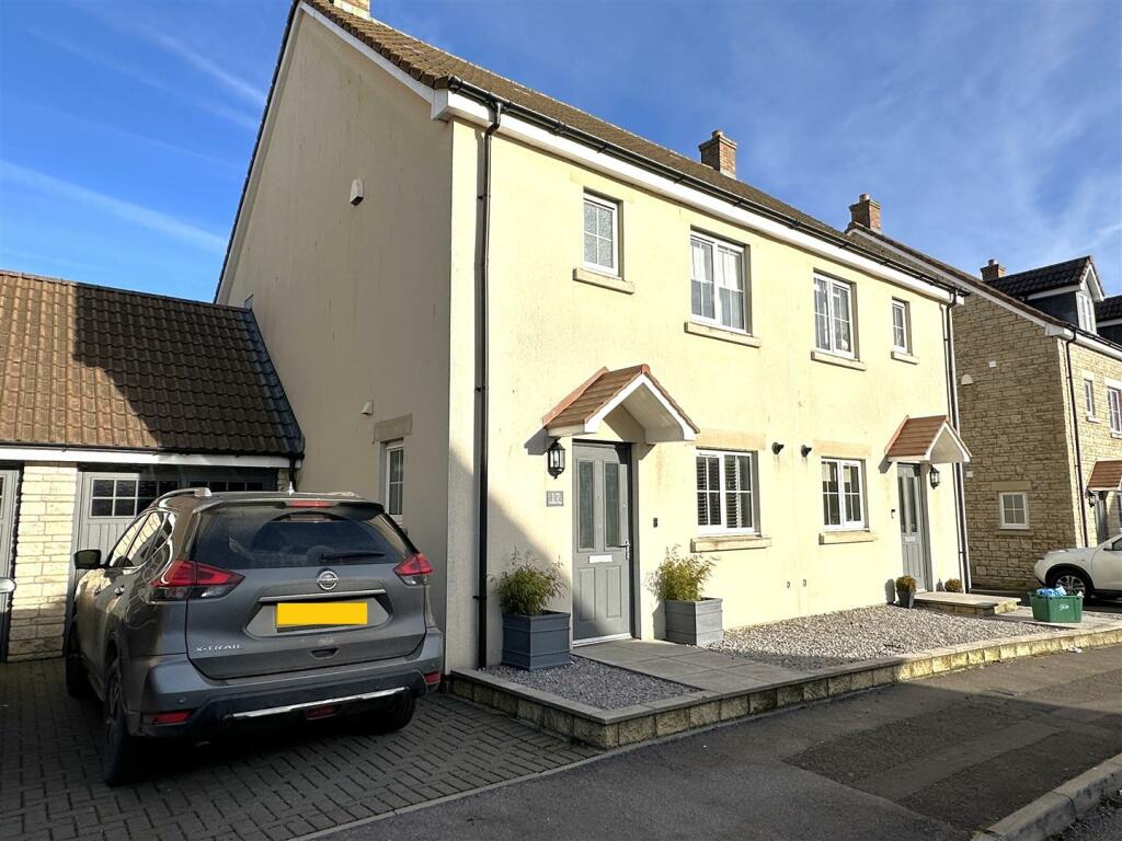 3 bedroom semidetached house for sale in Cobblers Way, Westfield