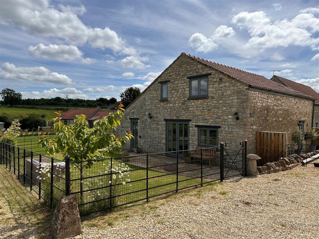 2 bedroom cottage for sale in The old dairy farm, StrattonOnTheFosse