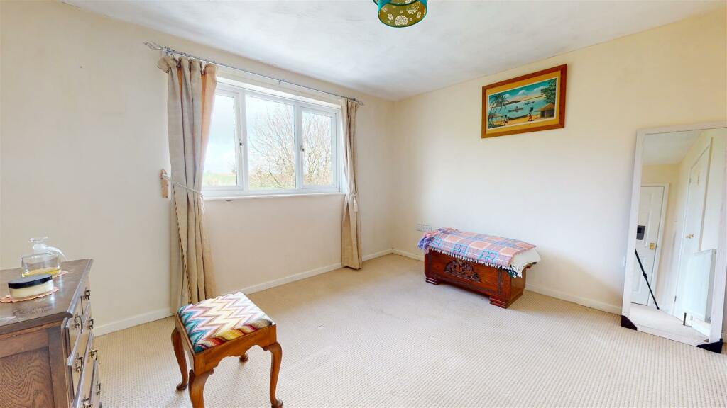 3 bedroom semidetached house for sale in Middlemead, StrattonOnThe