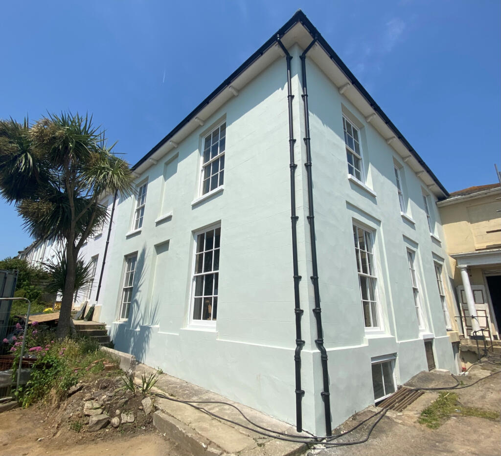 2 bedroom flat for sale in Penzance, TR18