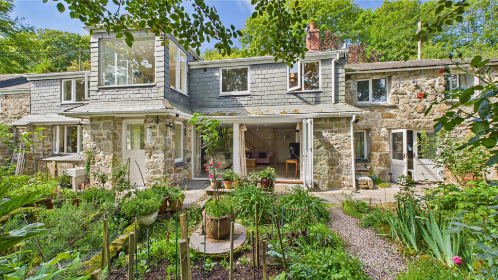 Main image of property: Lamorna, TR19 6XH