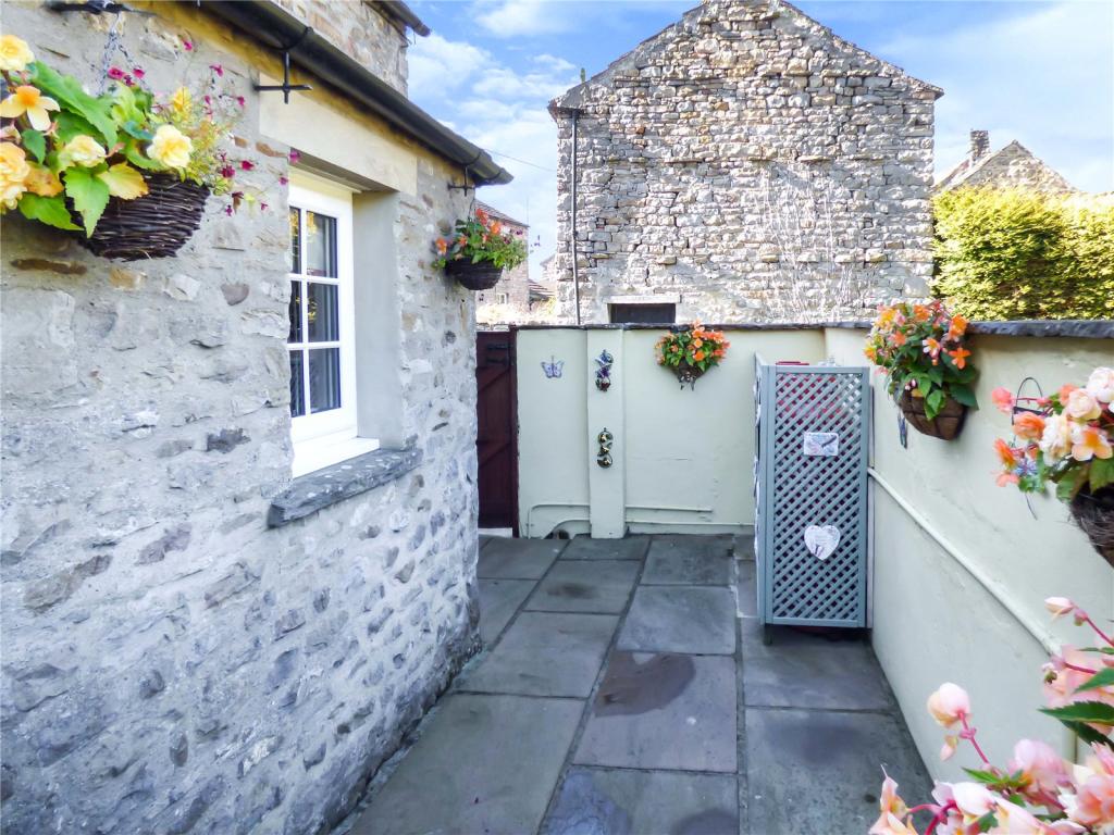 2 bedroom semidetached house for sale in Thoralby, Leyburn, North