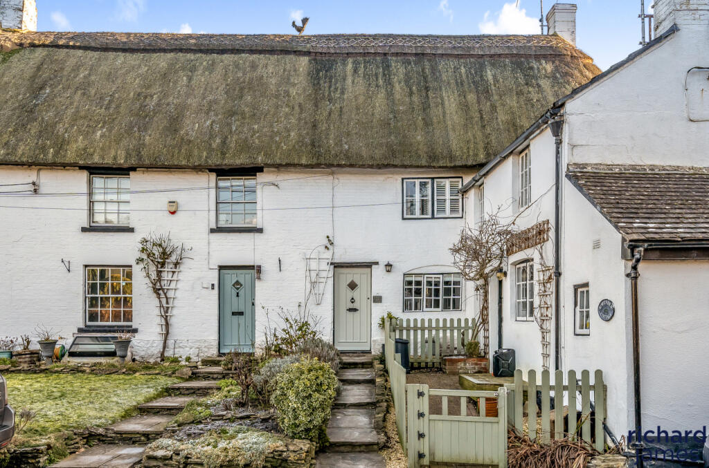 3 bedroom end of terrace house for sale in Bakers Road, Wroughton