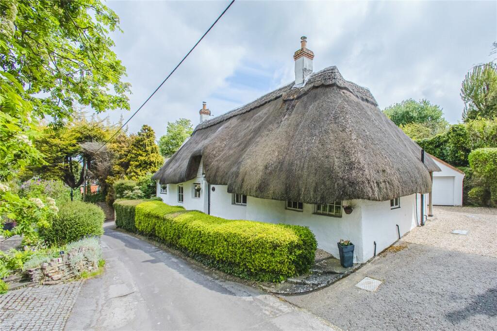 4 bedroom detached house for sale in Bakers Road, Wroughton, Wiltshire, SN4