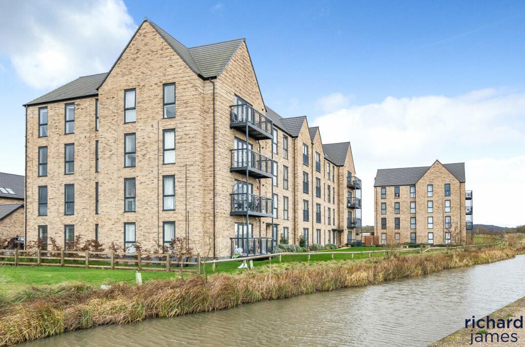 1 bedroom apartment for sale in Haskins House, Beckett Strand, Swindon, Wiltshire, SN1