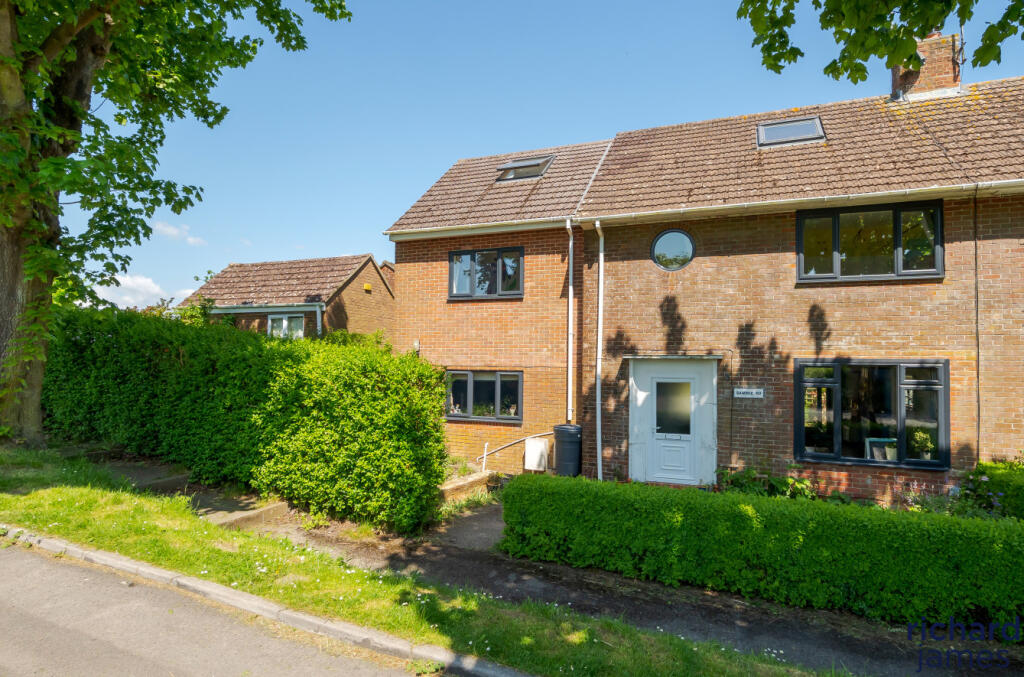 5 bedroom semidetached house for sale in Sambre Road, Chiseldon