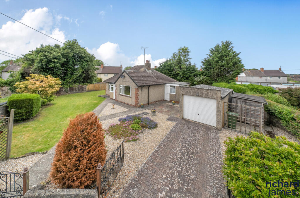 2 bedroom bungalow for sale in Markham Road, Wroughton, Swindon