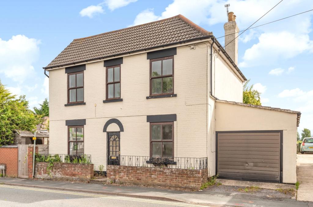 4 bedroom detached house for sale in Marlborough Road, Wroughton, SN4