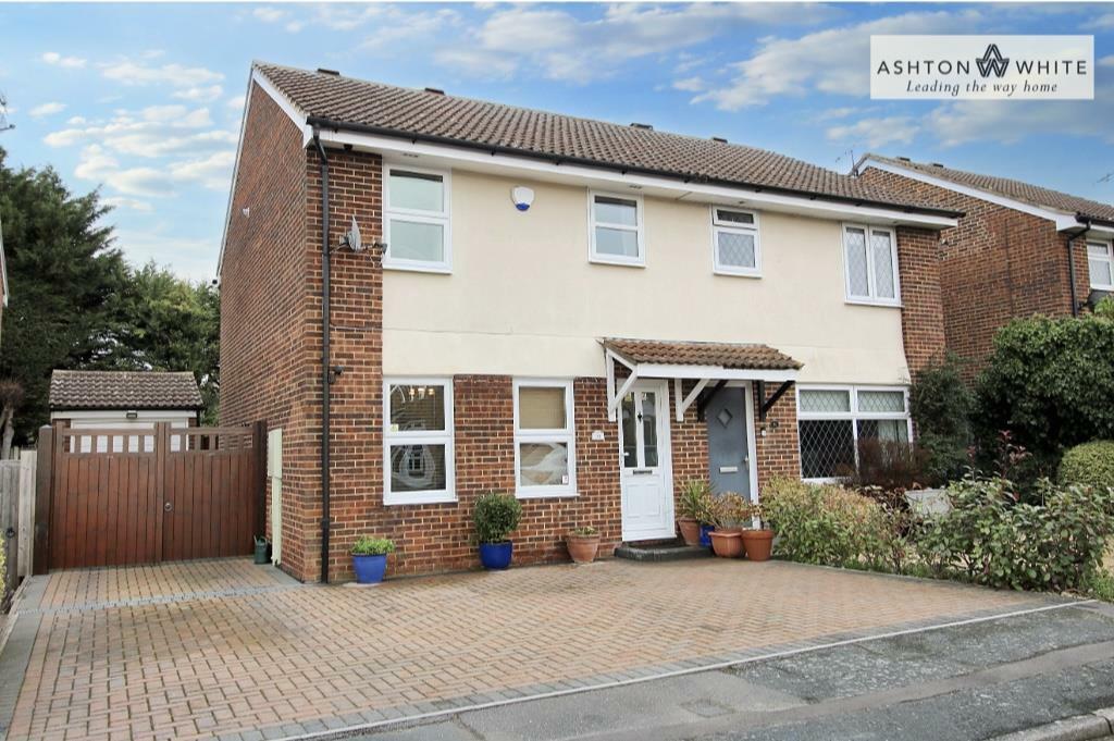 3 bedroom semidetached house for sale in Lancer way, Billericay, CM12