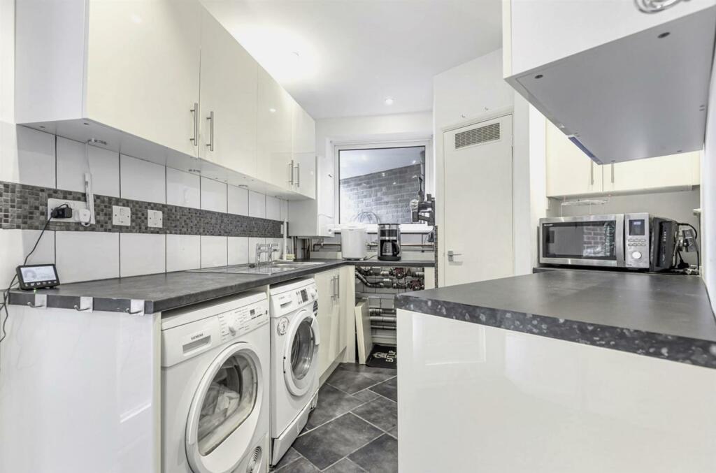 Additional property image - Birch Lane, Stock, Ingatestone