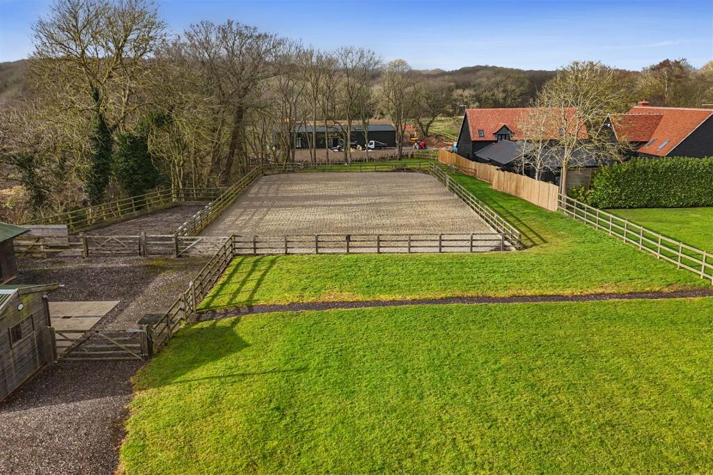 Additional property image - Park Lane, Ramsden Heath, Billericay