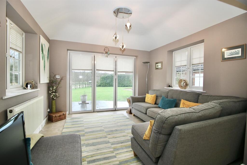 Additional property image - Park Lane, Ramsden Heath, Billericay