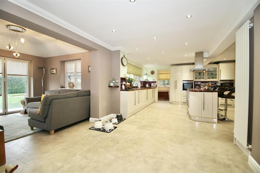 Additional property image - Park Lane, Ramsden Heath, Billericay