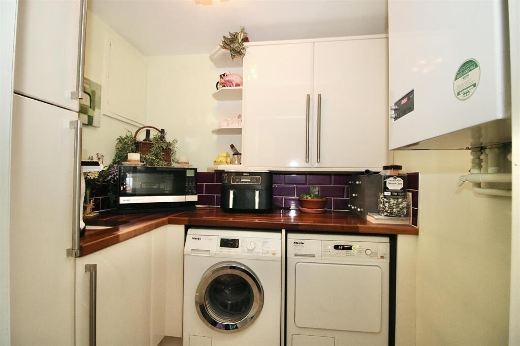 Additional property image - Park Lane, Ramsden Heath, Billericay