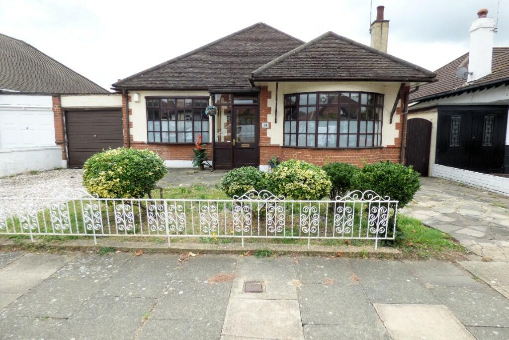 3 bedroom detached bungalow for sale in Freshfields Avenue, Upminster