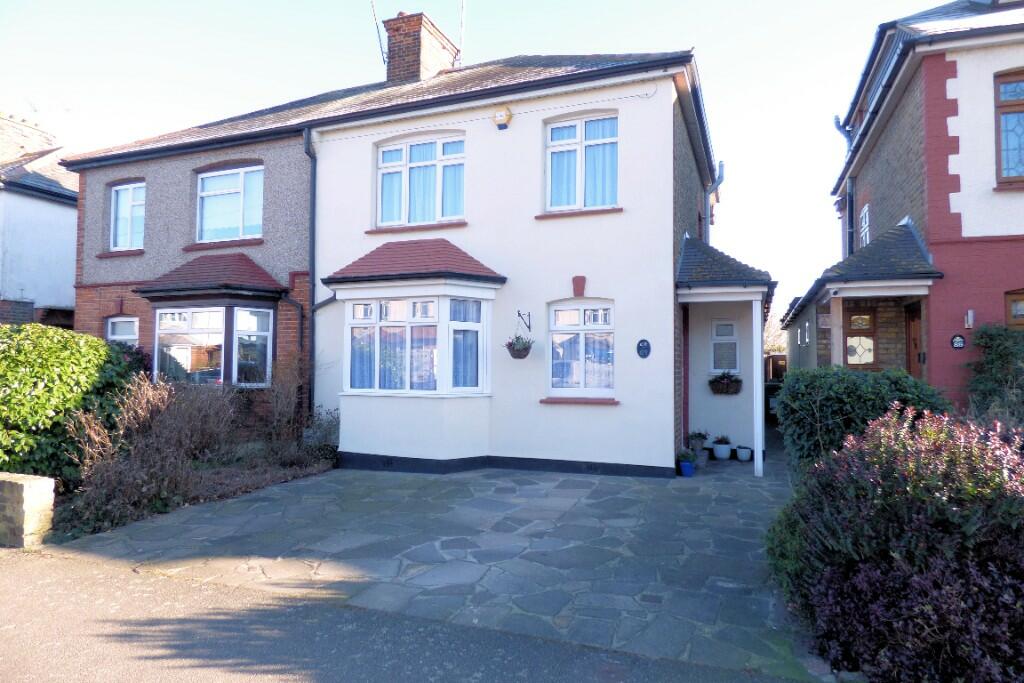 3 bedroom semidetached house for sale in Argyle Gardens, Upminster