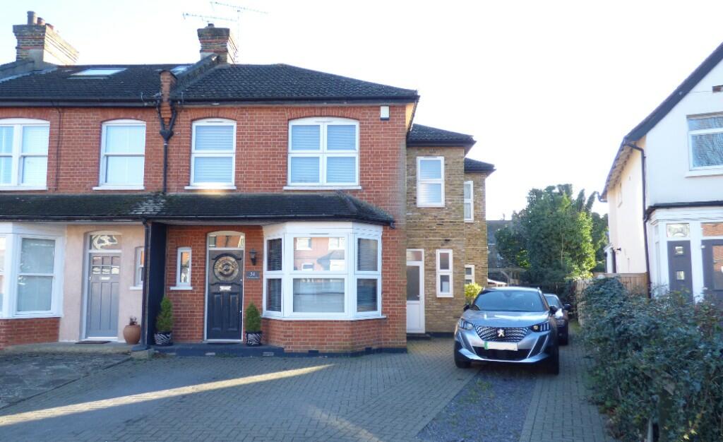 3 bedroom semidetached house for sale in St. Lawrence Road, Upminster